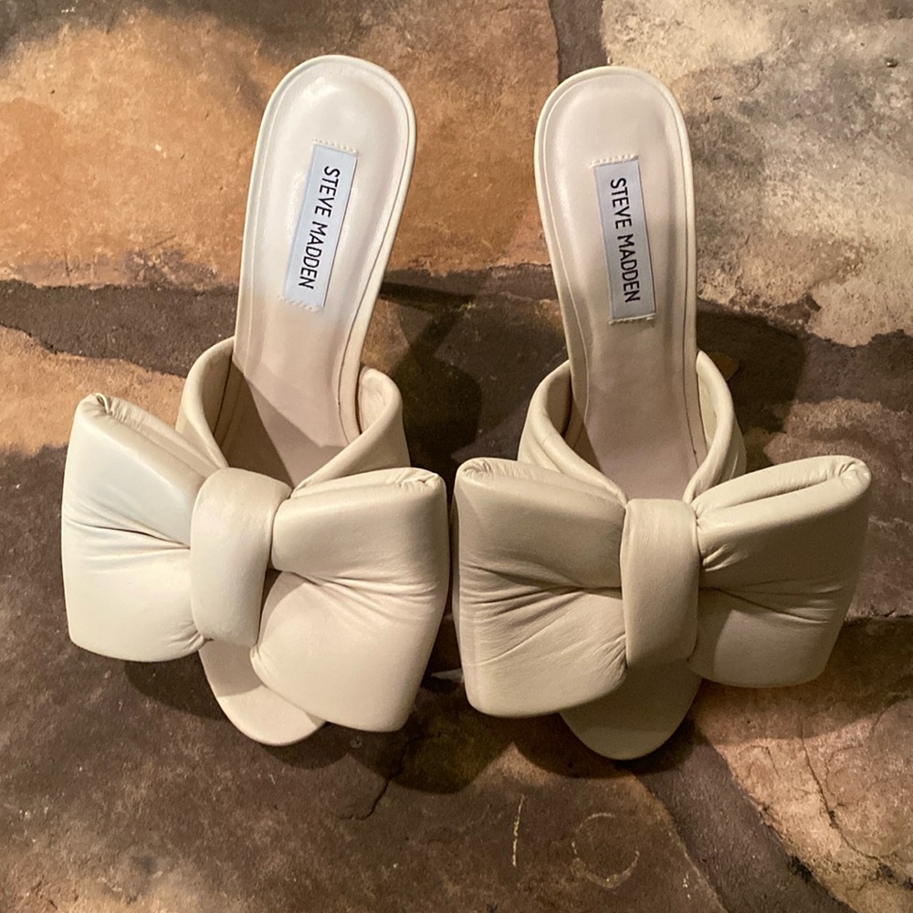 Steve Madden Cream Bow Indulge Sandles Size 8.5 NWOT